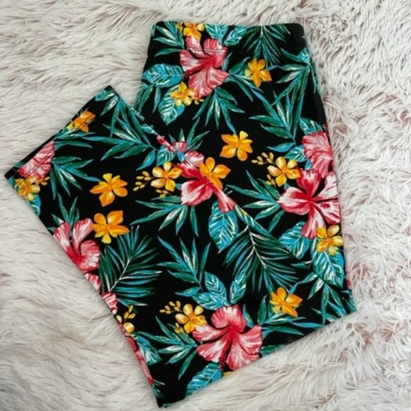 No Boundaries Pants - Capri Pants Size Large